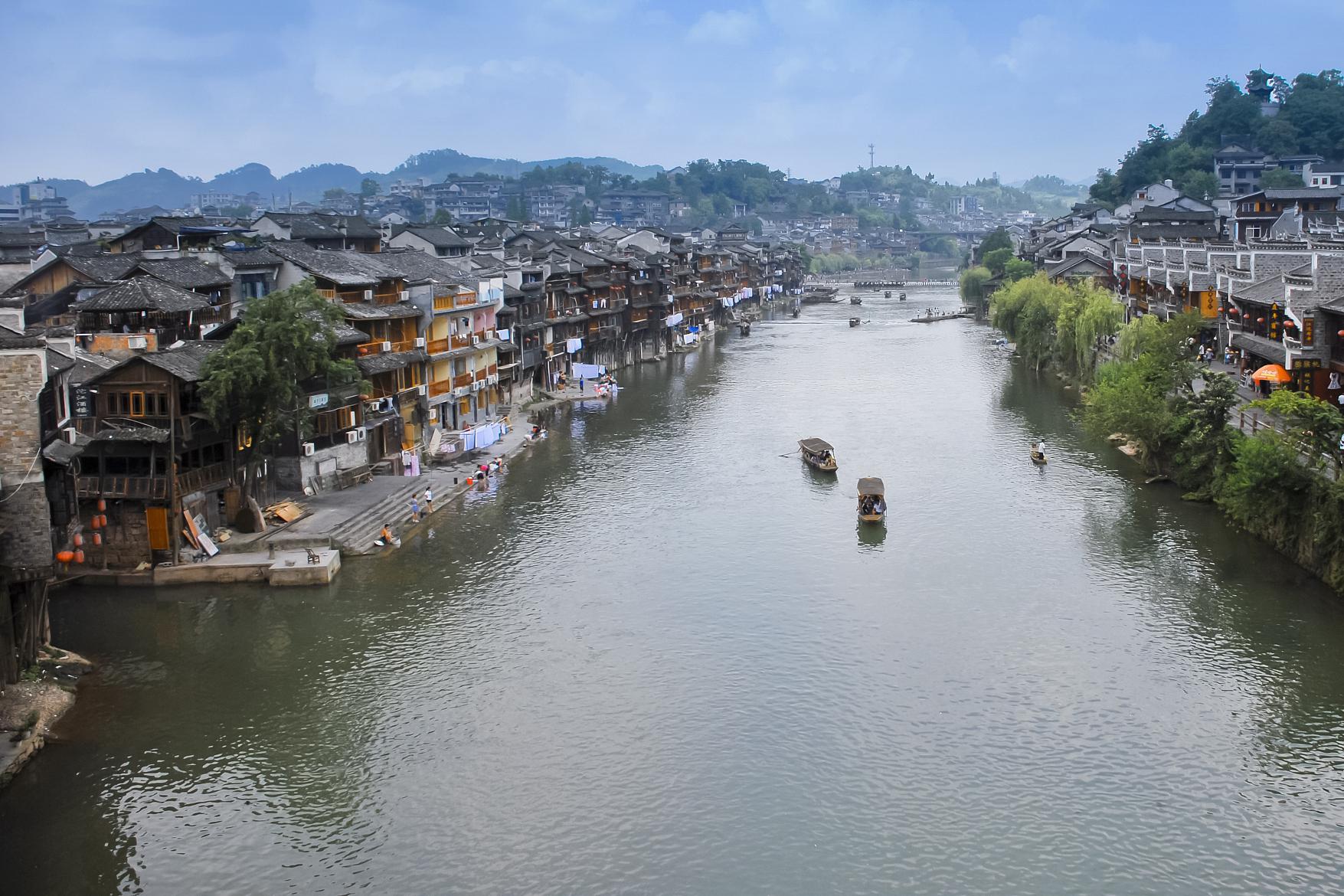 異國風情——星空草原 ，銅仁天生橋、網紅懸崖溫泉、朱砂古鎮五天游